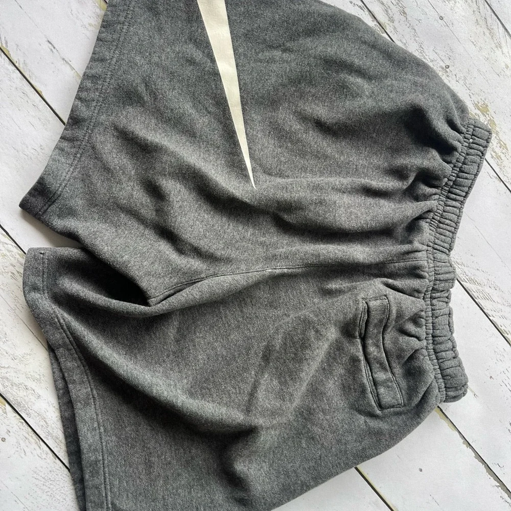 Gray Nike men’s Sweatpants Shorts size medium - Picture 3 of 10